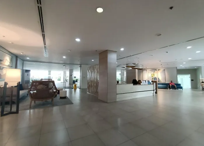 Cozy In The Business District Across Ayala Center *