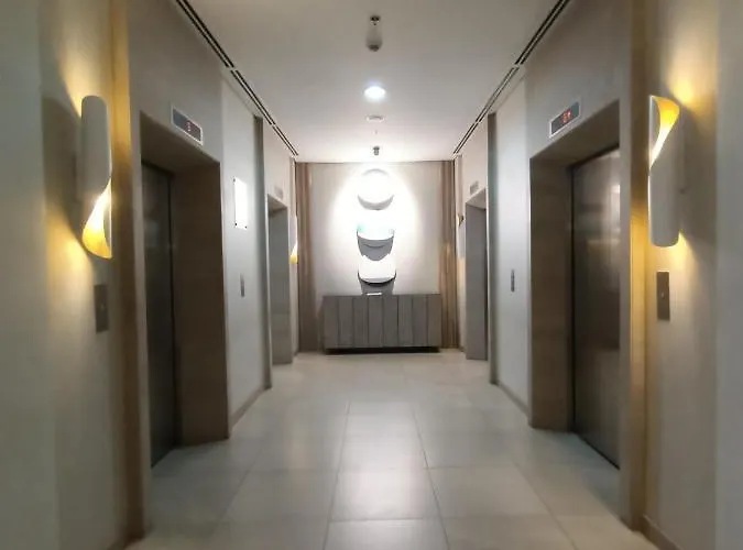 Cozy In The Business District Across Ayala Center *