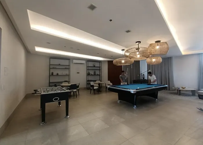 Cozy In The Business District Across Ayala Center Apartment